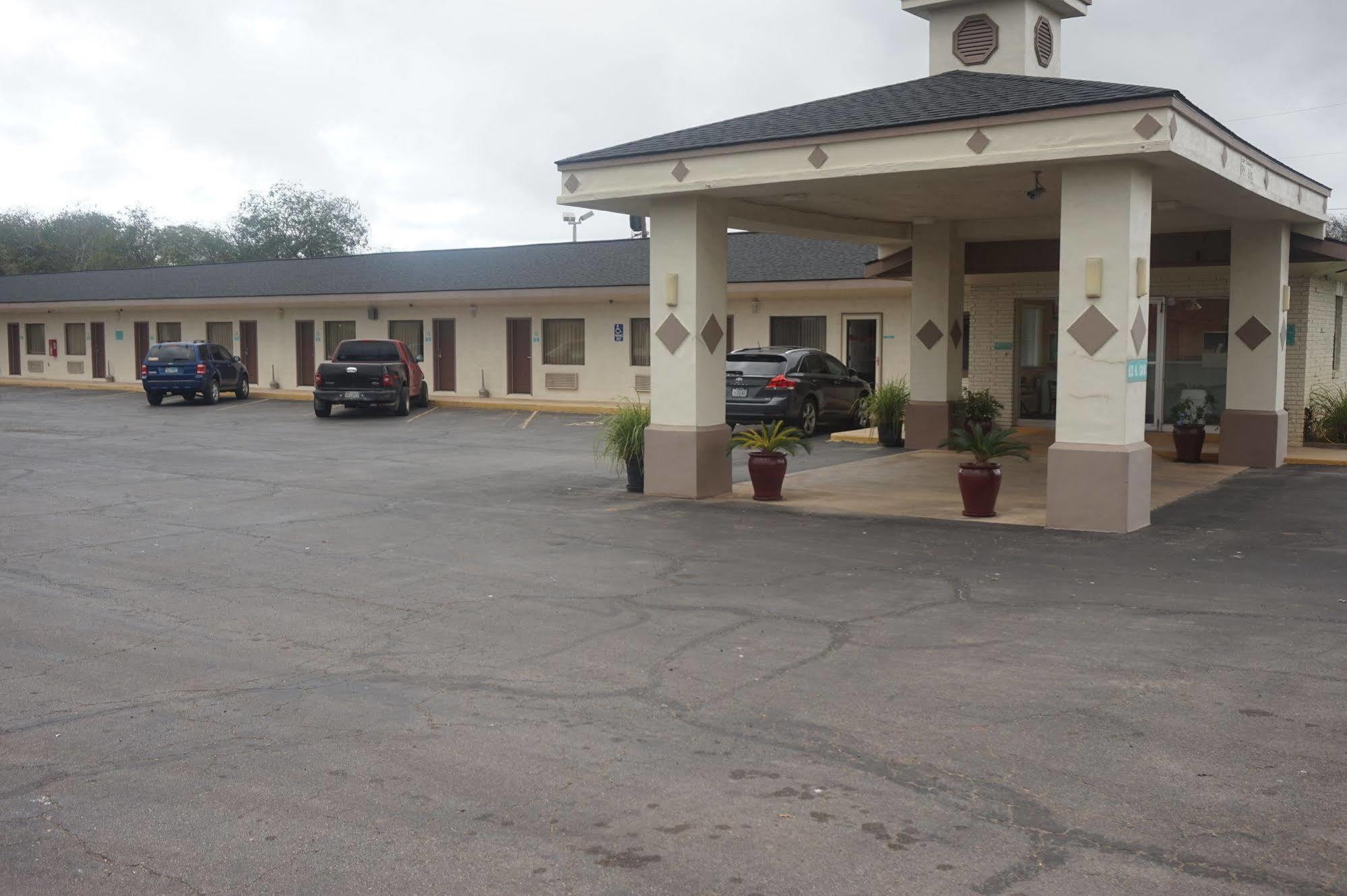Executive Inn Pearsall المظهر الخارجي الصورة