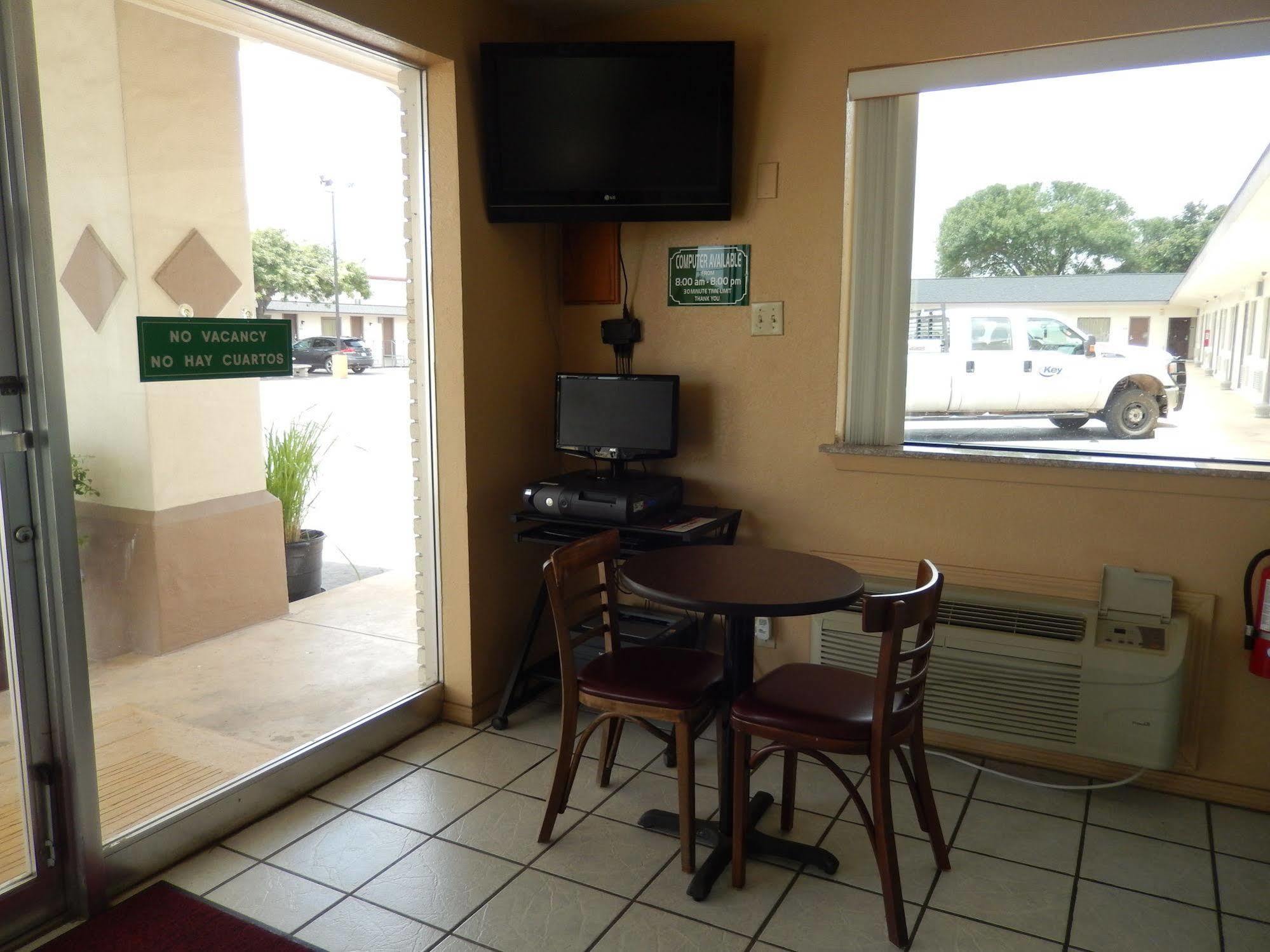 Executive Inn Pearsall المظهر الخارجي الصورة