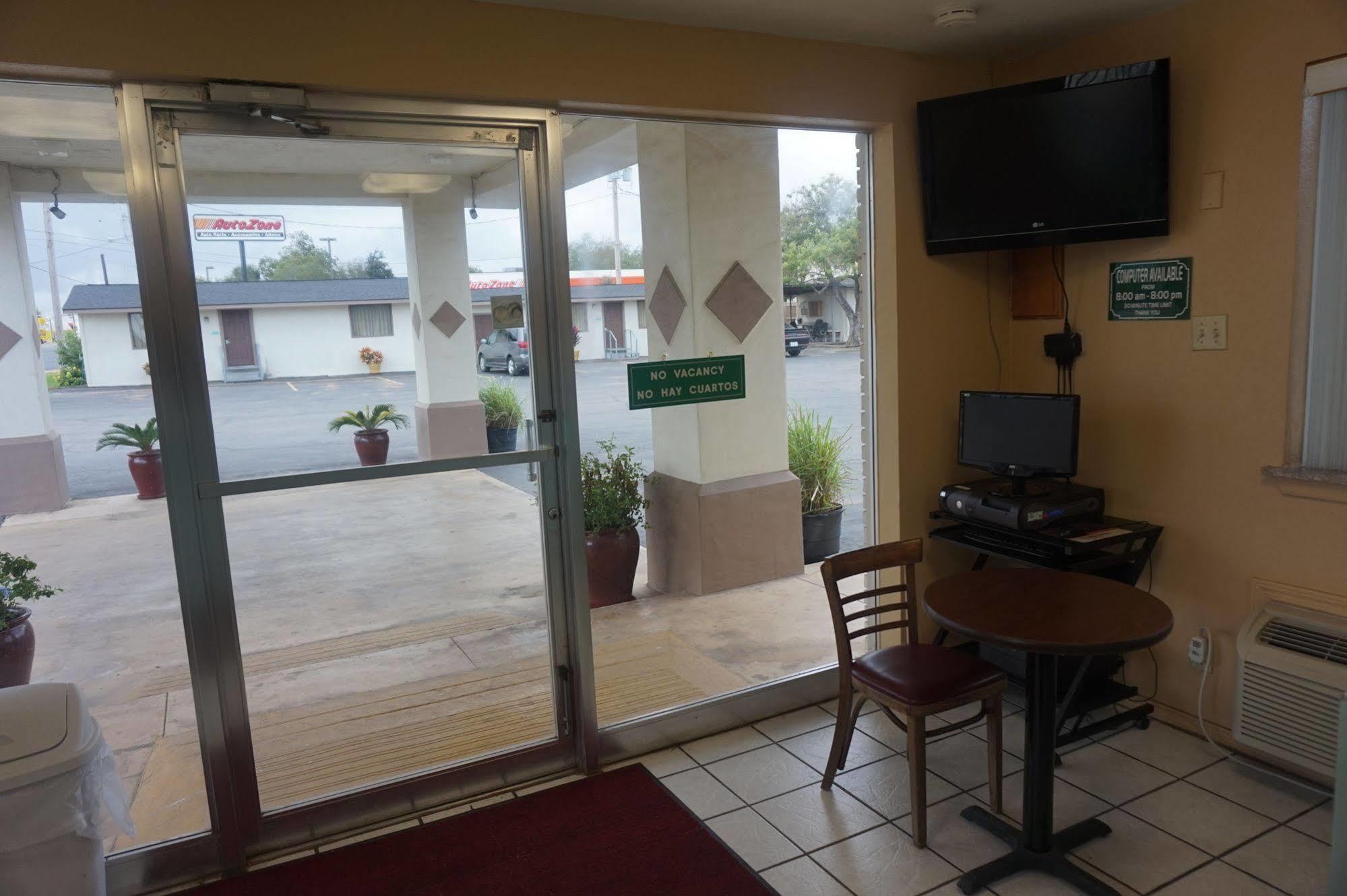 Executive Inn Pearsall المظهر الخارجي الصورة